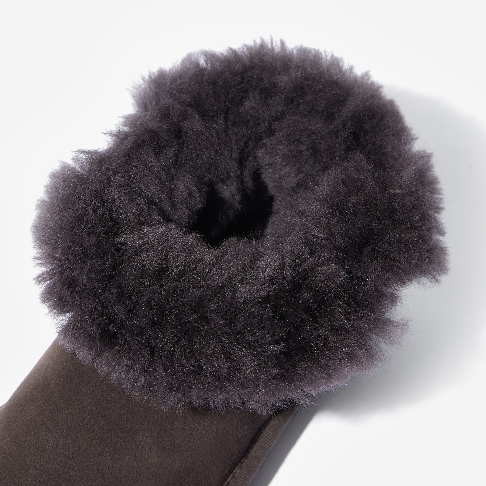 Button Classic Kids - Coffee Brown - Woolly Kids - lifestyle photo