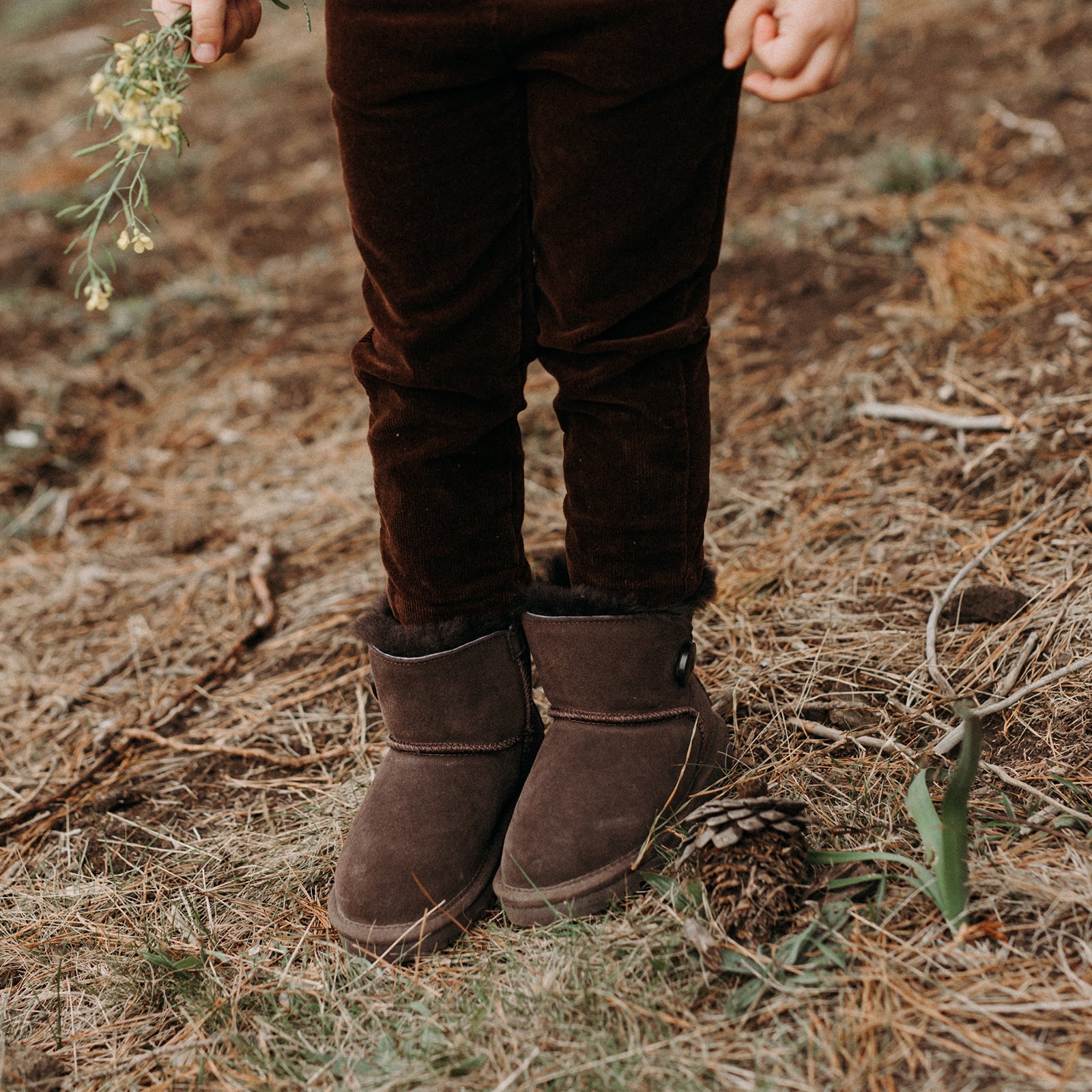 Button Classic Kids - Coffee Brown - Woolly Kids - detail view